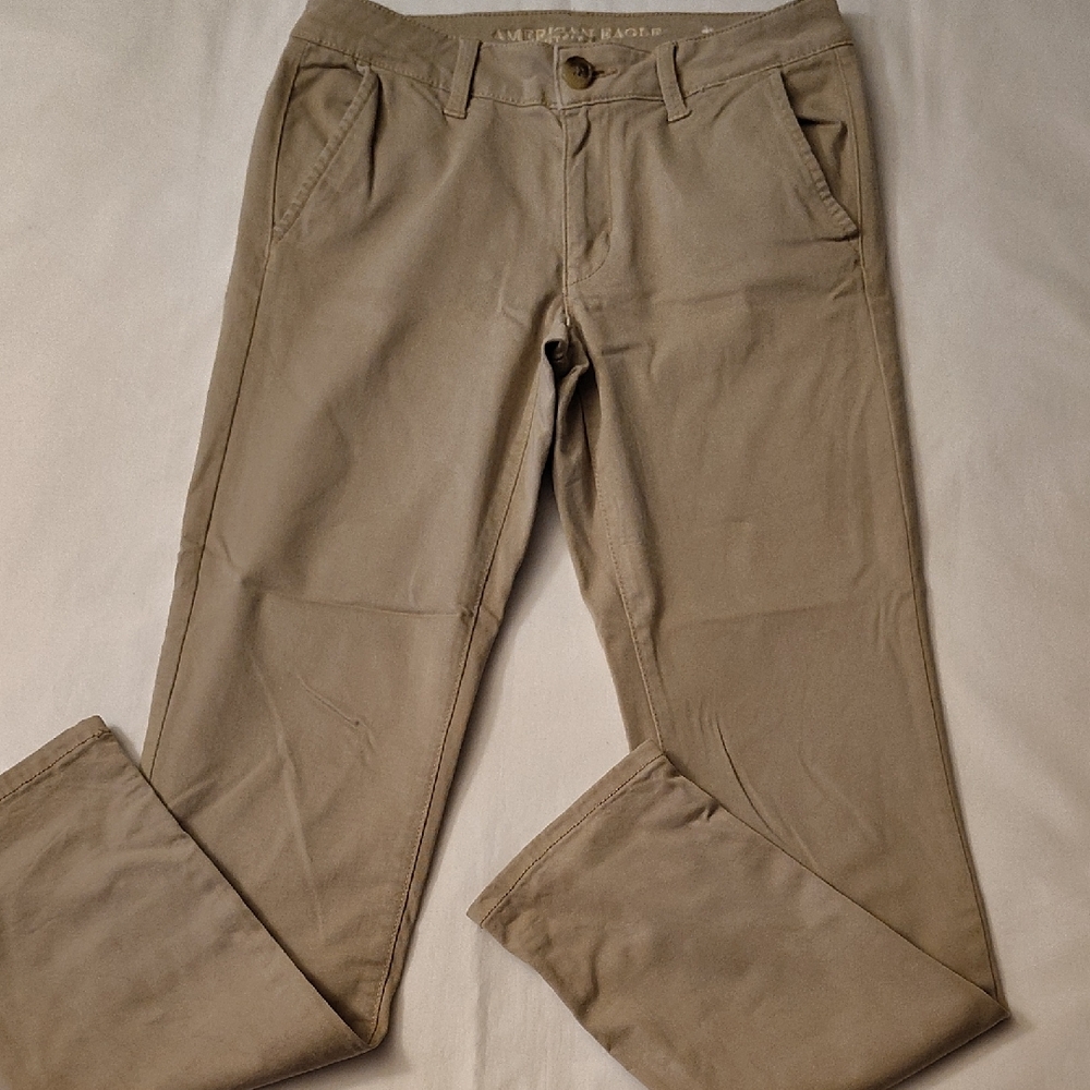 American Eagle Outfitters Khaki Chinos Skinny Pants EUC Size 8 Tan